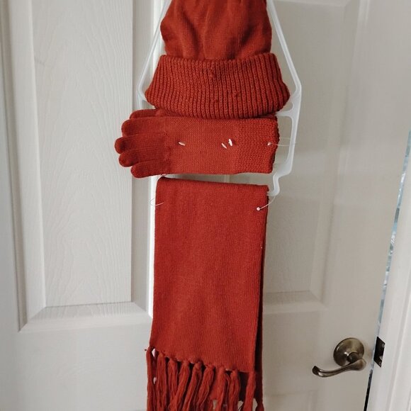 Winter Hat, glove and scarf set  (New) - Picture 2 of 2